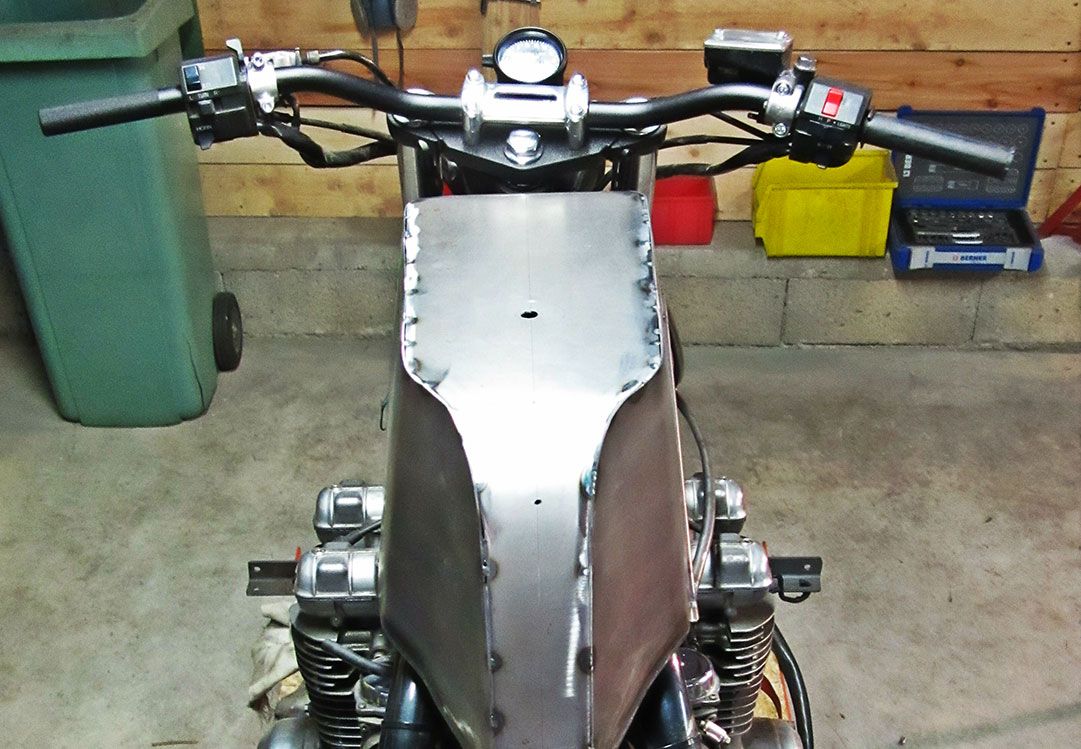 KAWASAKI 750 ZEPHYR MAD MAX