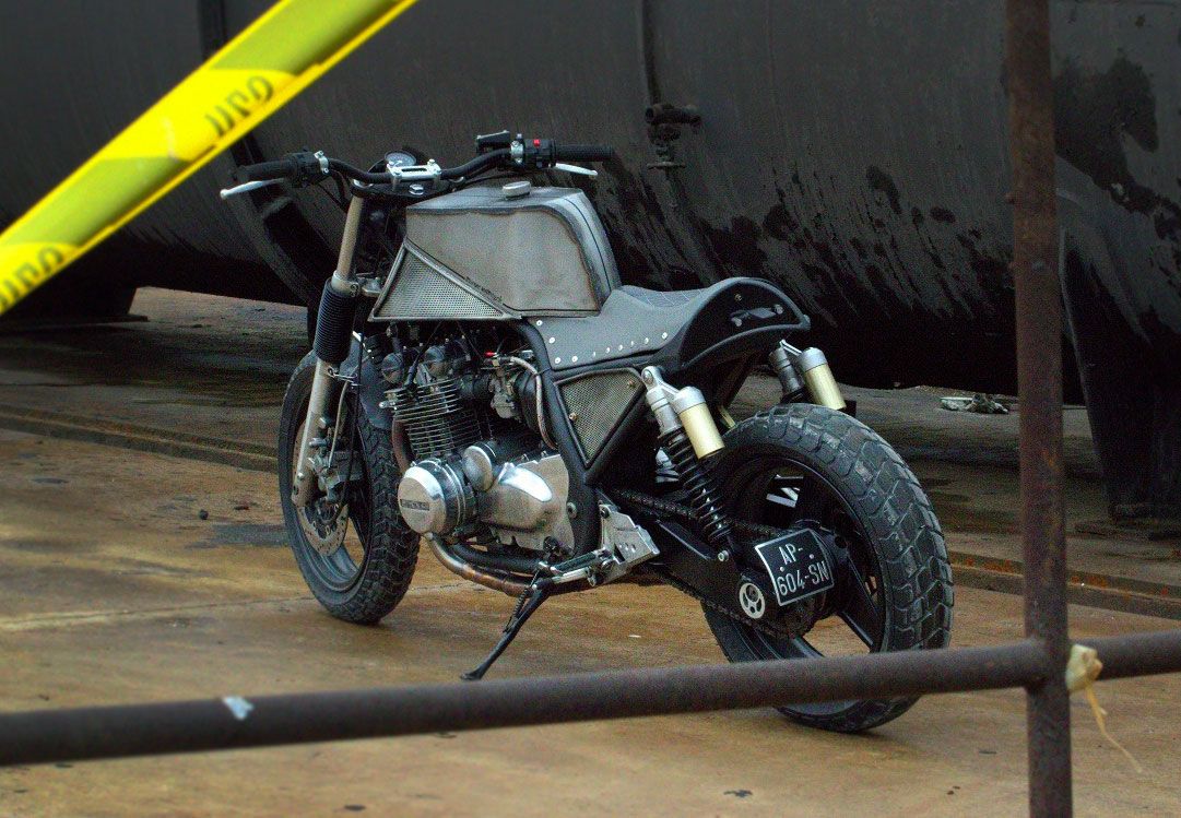 KAWASAKI 750 ZEPHYR MAD MAX